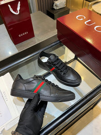 Stretch Low Top Trainers