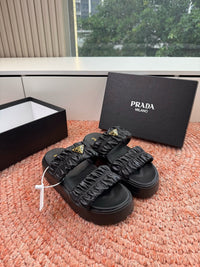 Matelassé Nappa Flatform Slides