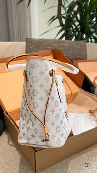 Neverfull Monogram Pearly