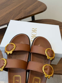 26S Médaillon Buckle Slides