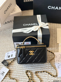 Vanity Case with Chain