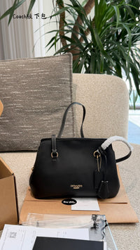 Elise Shoulder Bag