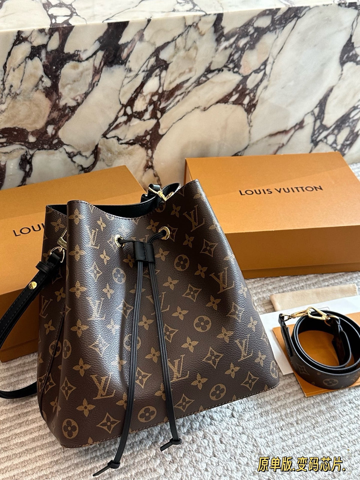NéoNoé MM Bucket Bag