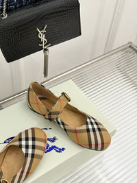 26WF Check Ballet Flats