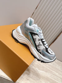 Run 55 Sneakers