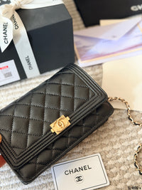 Boy Wallet On Chain