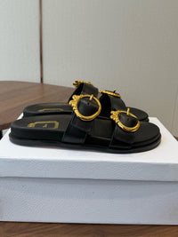 26S Médaillon Buckle Slides