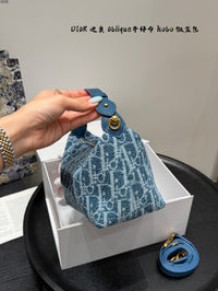Oblique Pouch