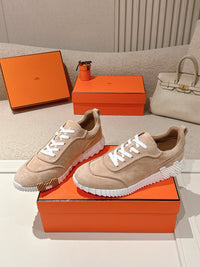 26S Bouncing Sneakers