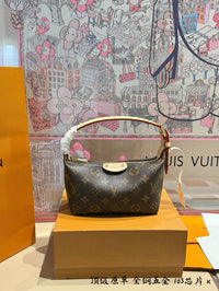 Hills Pochette Bag