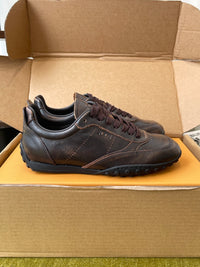 T Sneakers