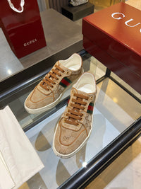 Stretch Low Top Trainers