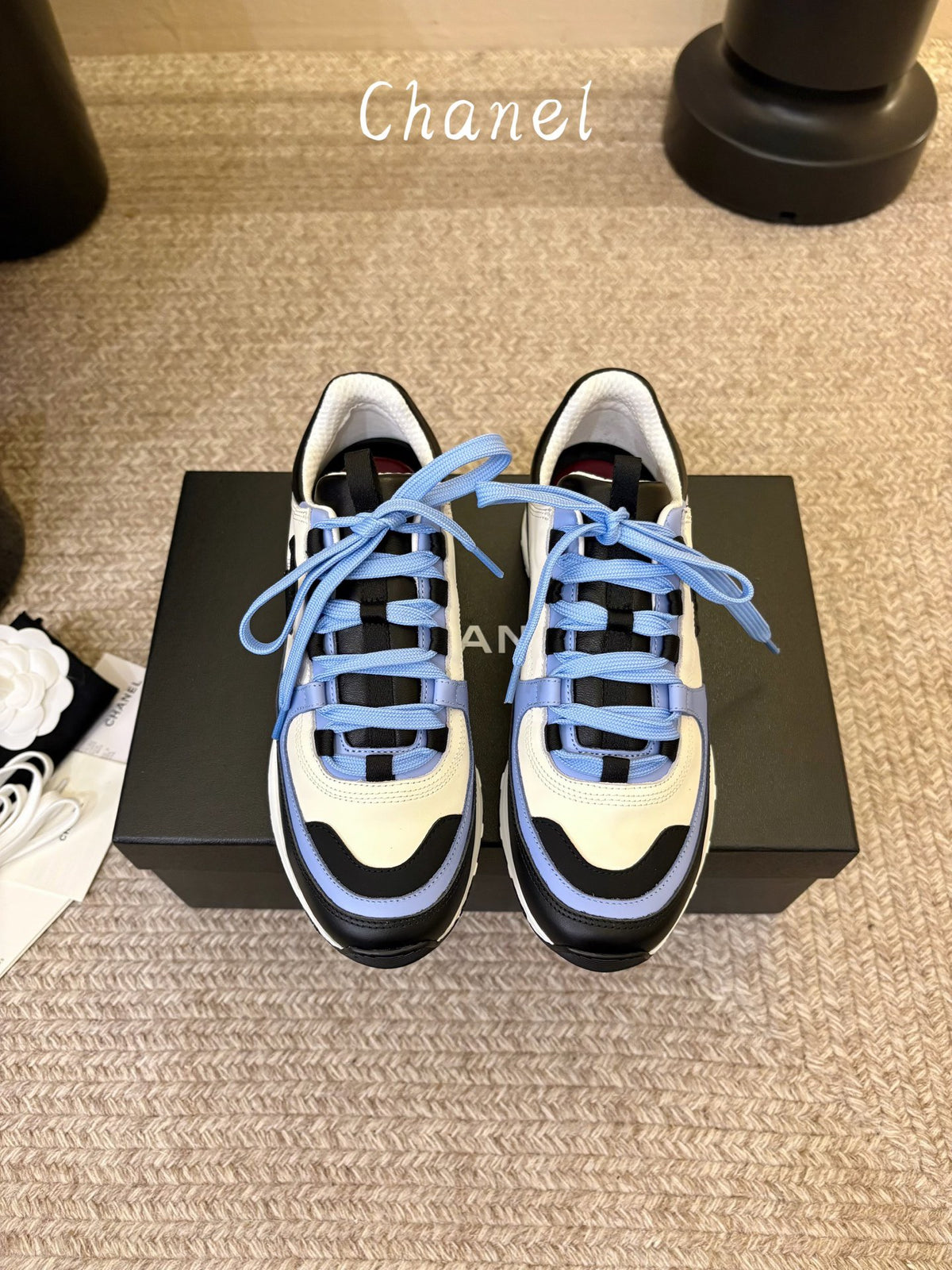 Logo Sneakers