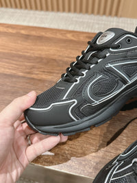 B30 Sneakers