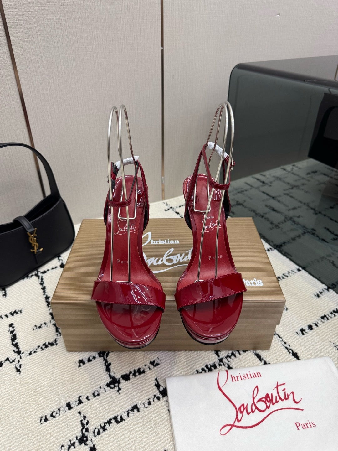 26S Condorapik Queen Leather Sandals