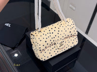 Medium Classic Flap