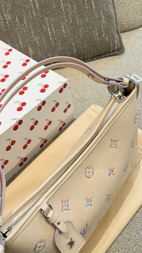 Carryall East-West Bag