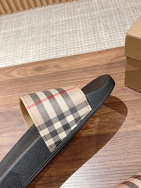 Check Slides Beige Black