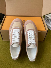 T Sneakers