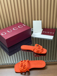 Interlocking G Slide Sandals