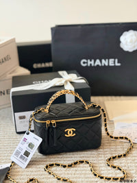 Vanity Case with Chain
