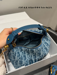 Oblique Pouch