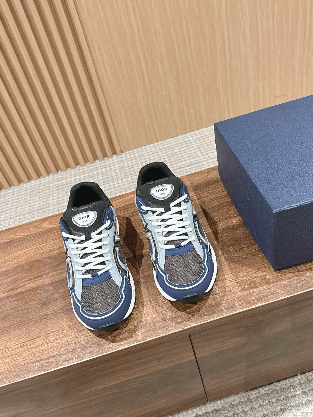 B30 Sneakers