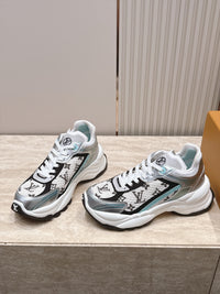 Run 55 Sneakers