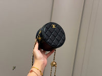 Round Clutch with Chain