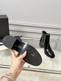 Logo Chelsea Boots