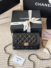 Boy Wallet On Chain