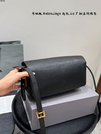 Le 7 Shoulder Bag