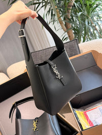 Le 5 À 7 Hobo Bag