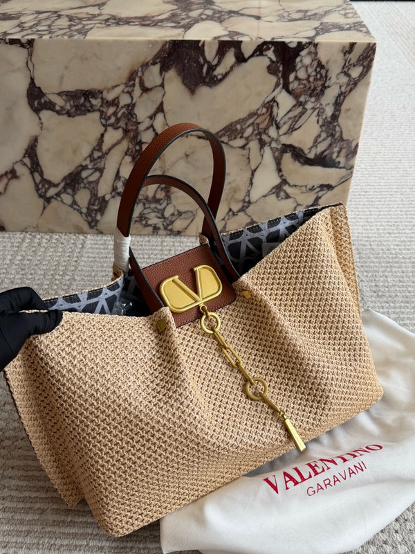 Straw VLogo Signature Tote Bag
