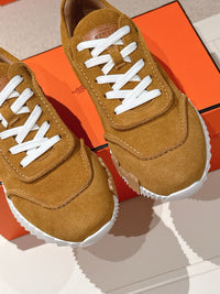 26S Bouncing Sneakers