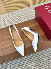 Bombshell Pumps
