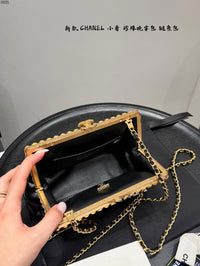 Métiers d'Art Clutch
