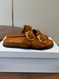 26S Médaillon Buckle Slides