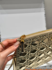 30 Montaigne Dea Pouch
