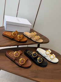 26S Médaillon Buckle Slides