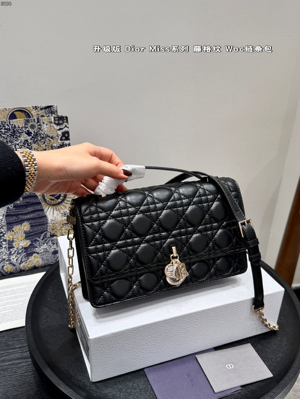 Miss Caro Cannage WOC Chain Bag