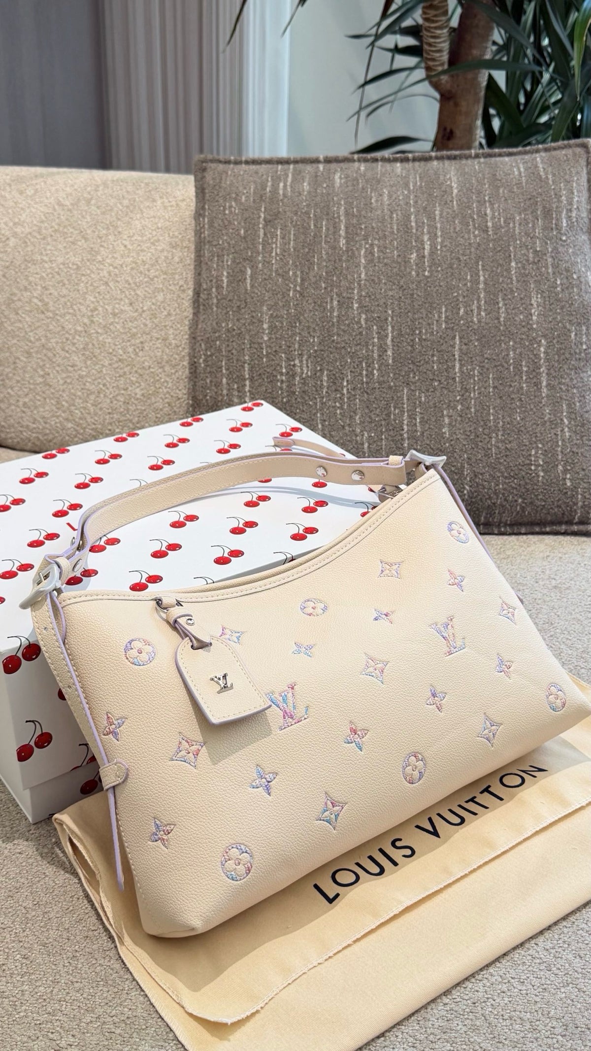 Carryall East-West Bag
