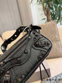 Le Cagole Shoulder Bag