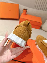 26S Bouncing Sneakers