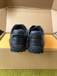T Sneakers