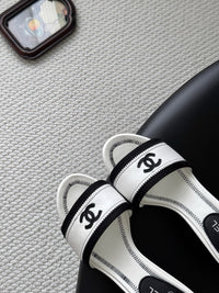 26B Kitten Heel Slides