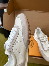 T Sneakers