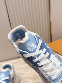 Run 55 Sneakers