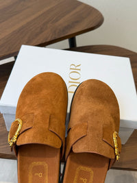 26S Médaillon Buckle Mules