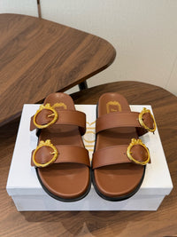 26S Médaillon Buckle Slides
